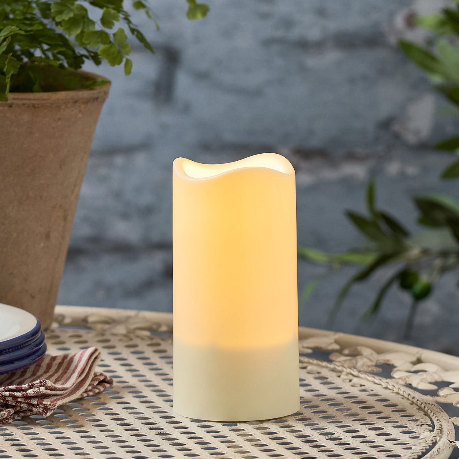LED Solar Pillar Candle 15cm