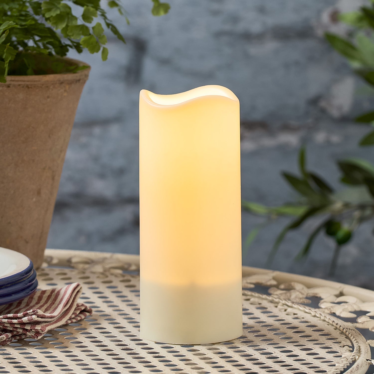 LED Solar Pillar Candle 18cm