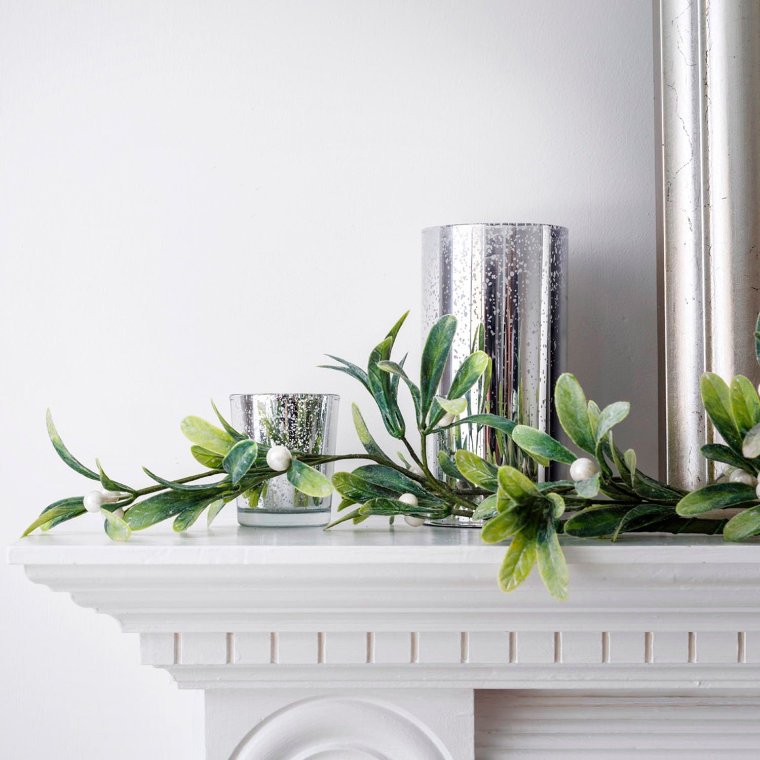 1.5m Pre-Lit Christmas Mistletoe Garland Mistletoe