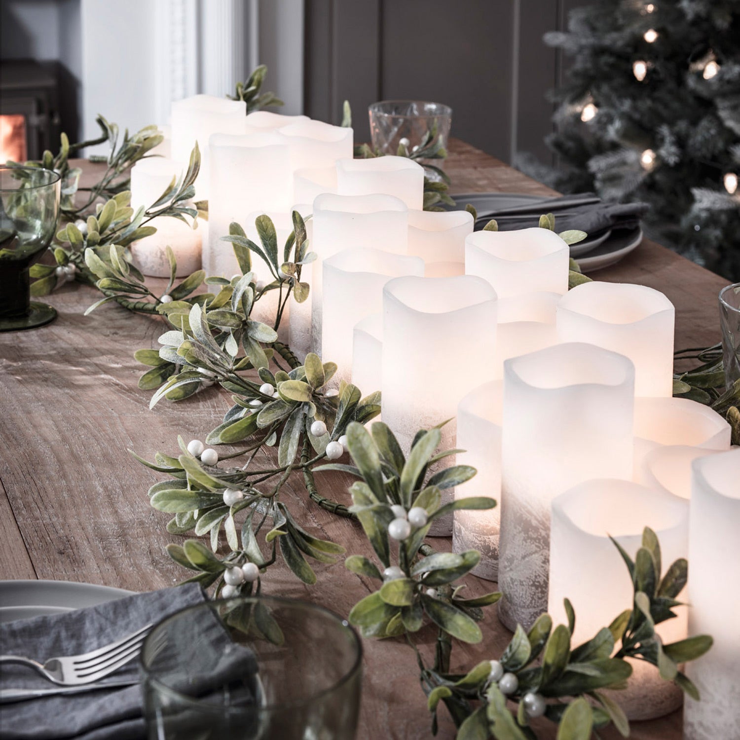 1.5m Pre-Lit Christmas Mistletoe Garland Mistletoe