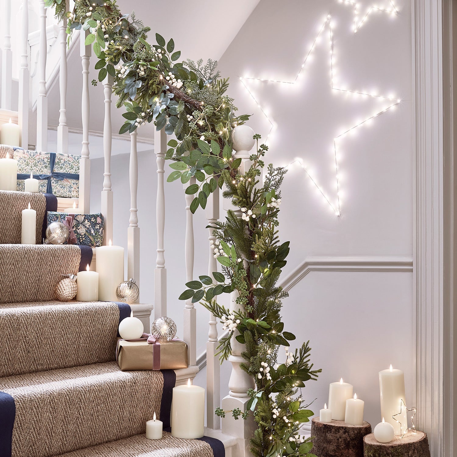 2m Pre Lit Oversized White Berry Christmas Garland