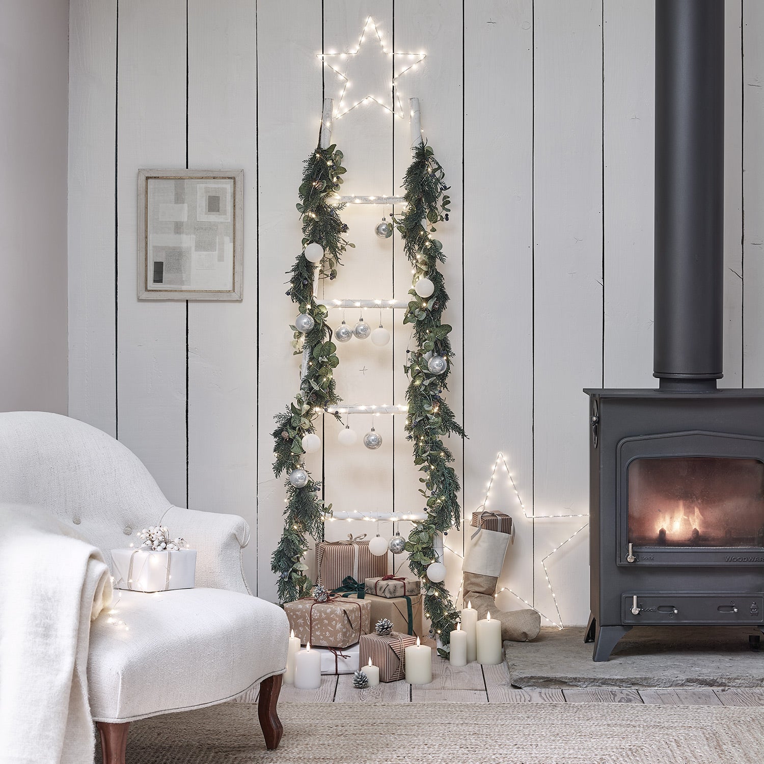 2m Pre Lit Berry and Pinecone Garland