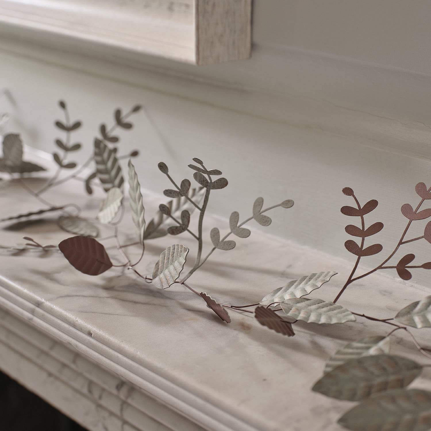 Green Leaf Decorative Metal Garland