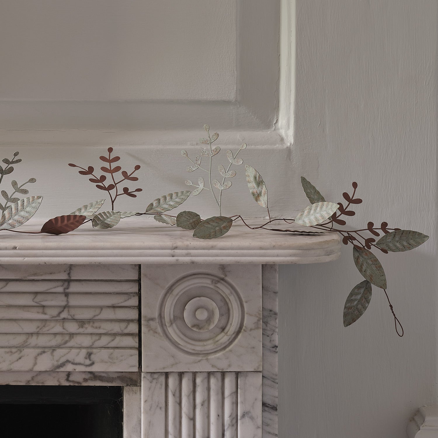 Green Leaf Decorative Metal Garland