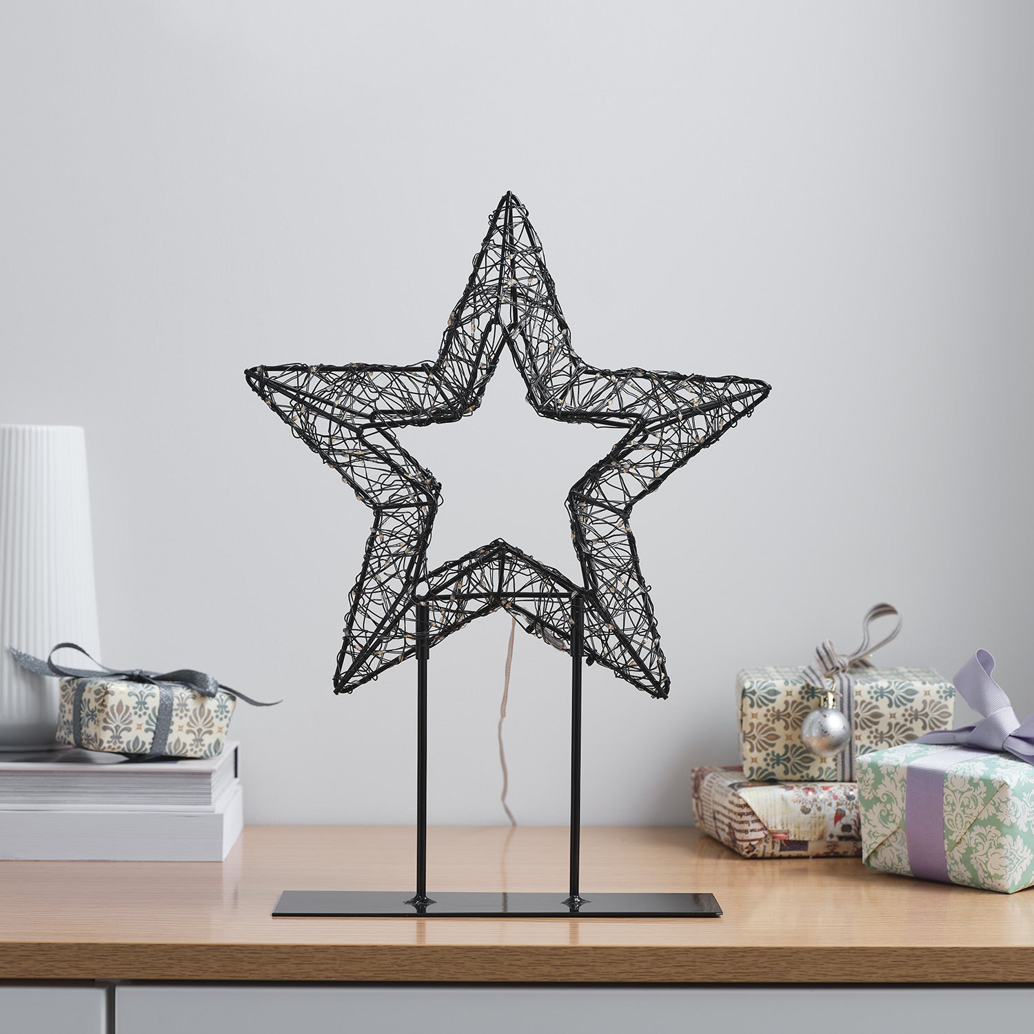 Micro LED Wire Star Christmas Decoration with Stand