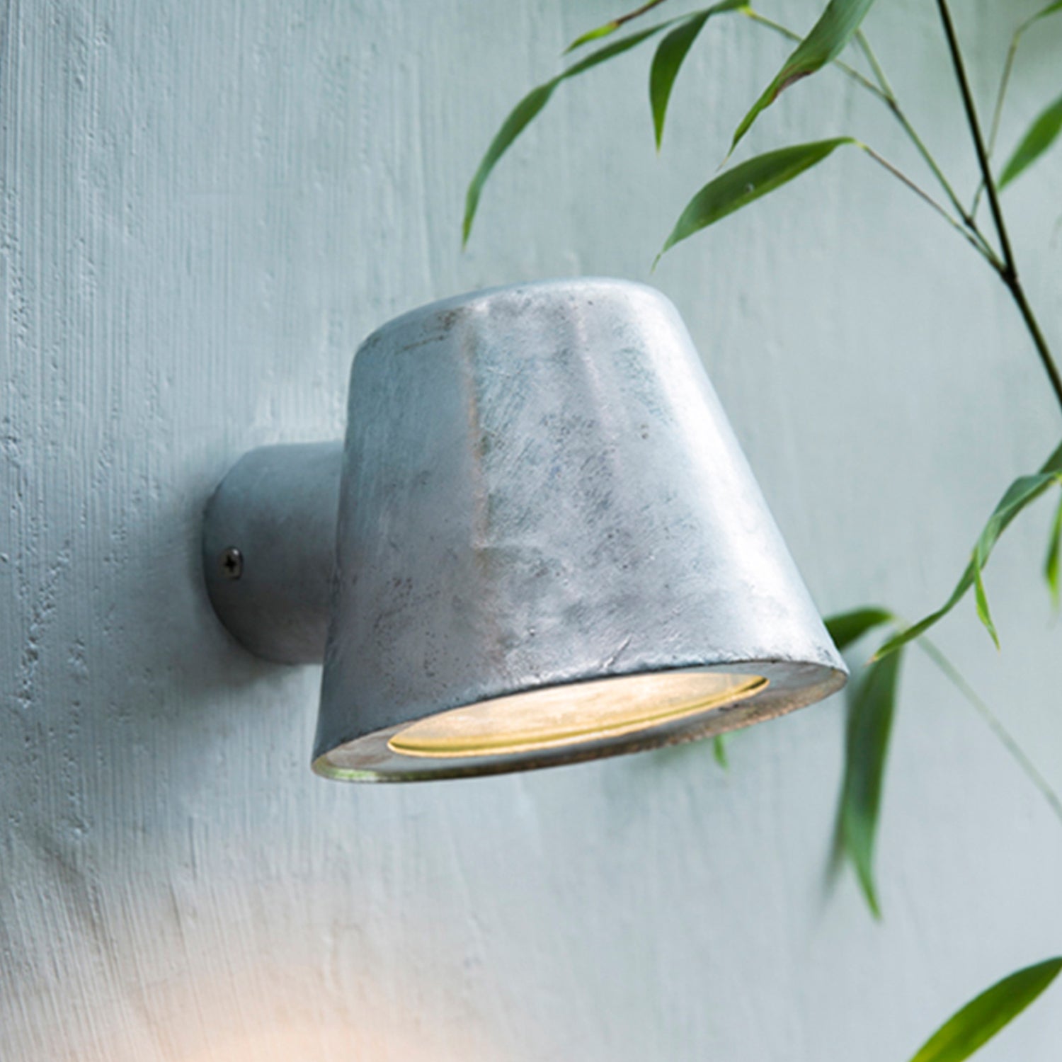 Garden Trading St Ives Galvanised Mast Outdoor Wall Light