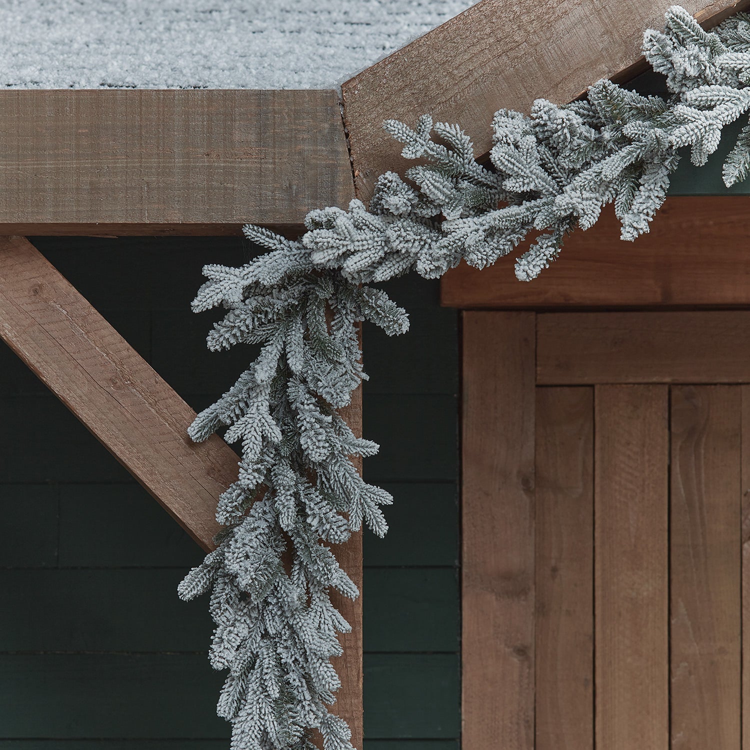 2.5m Pre Lit Outdoor Snowy Christmas Garland