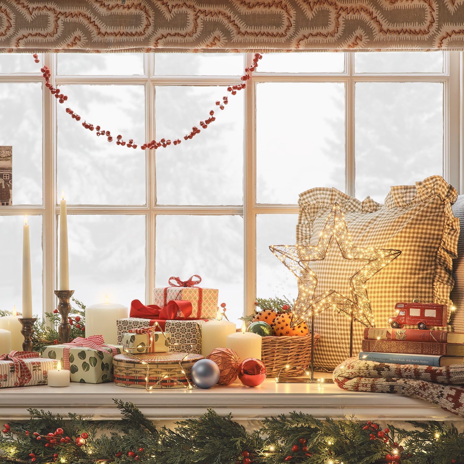 Micro LED Wire Star Christmas Decoration with Stand