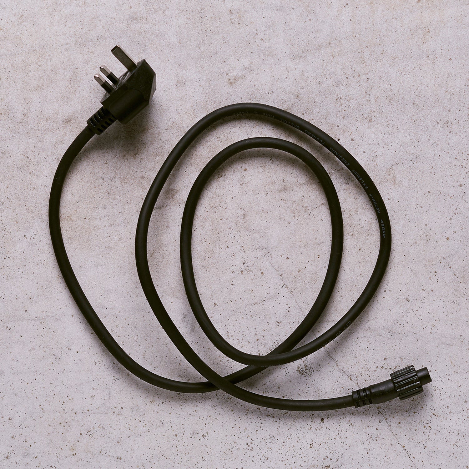 Ingenious Connect Black Plug