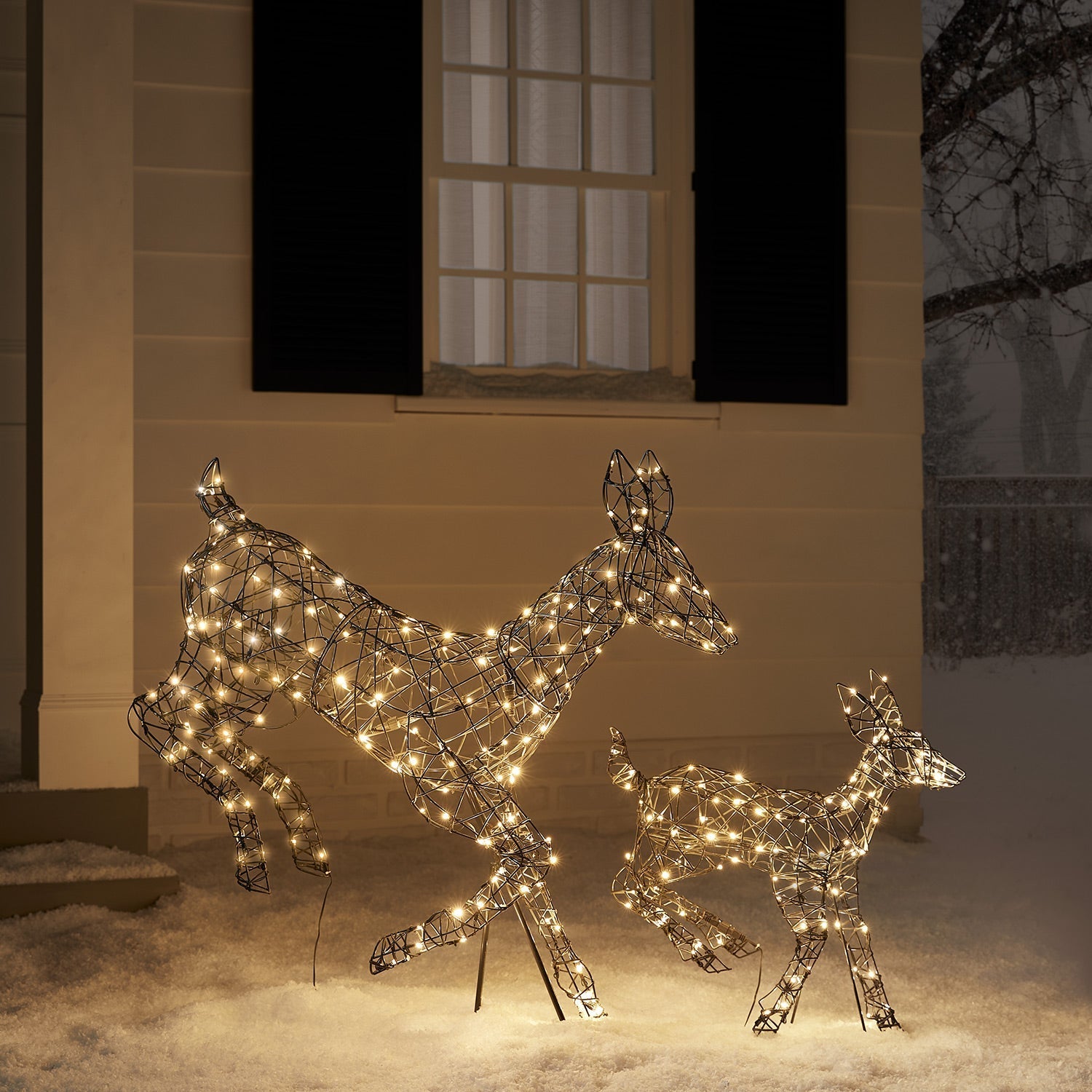 1m Regular Harlow Rattan Doe & Fawn Dual Colour LED Light Up Reindeer Duo