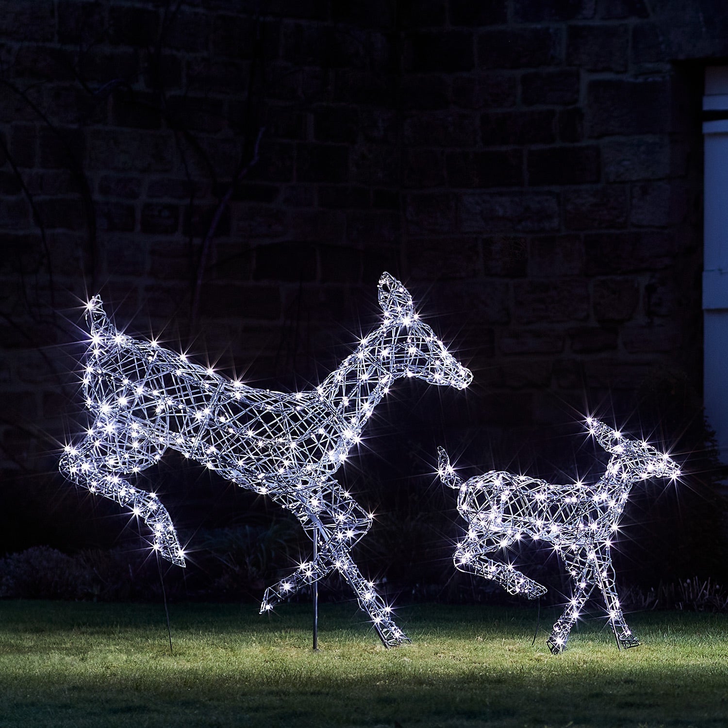 1m Regular Harlow Rattan Doe & Fawn Dual Colour LED Light Up Reindeer Duo