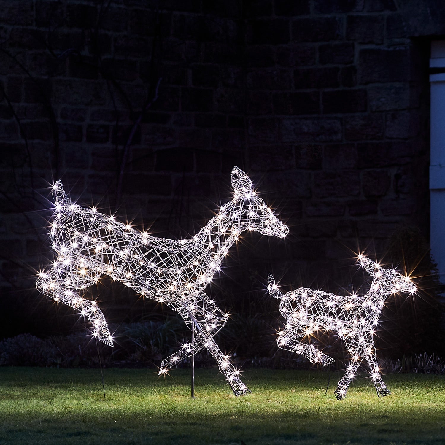 1m Regular Harlow Rattan Doe & Fawn Dual Colour LED Light Up Reindeer Duo